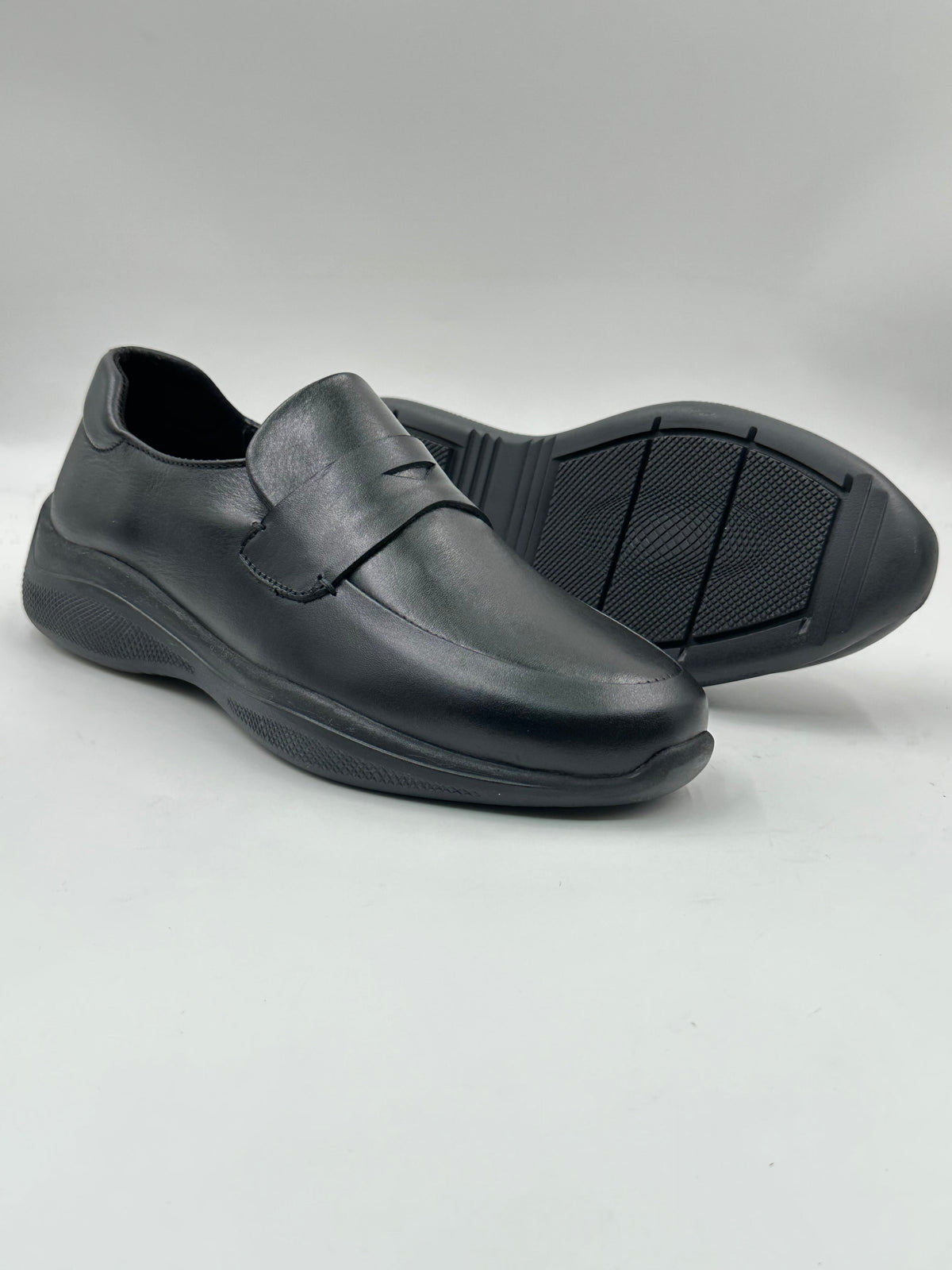 Mocassin cuir slip-on - coloris foncé et vue semelle