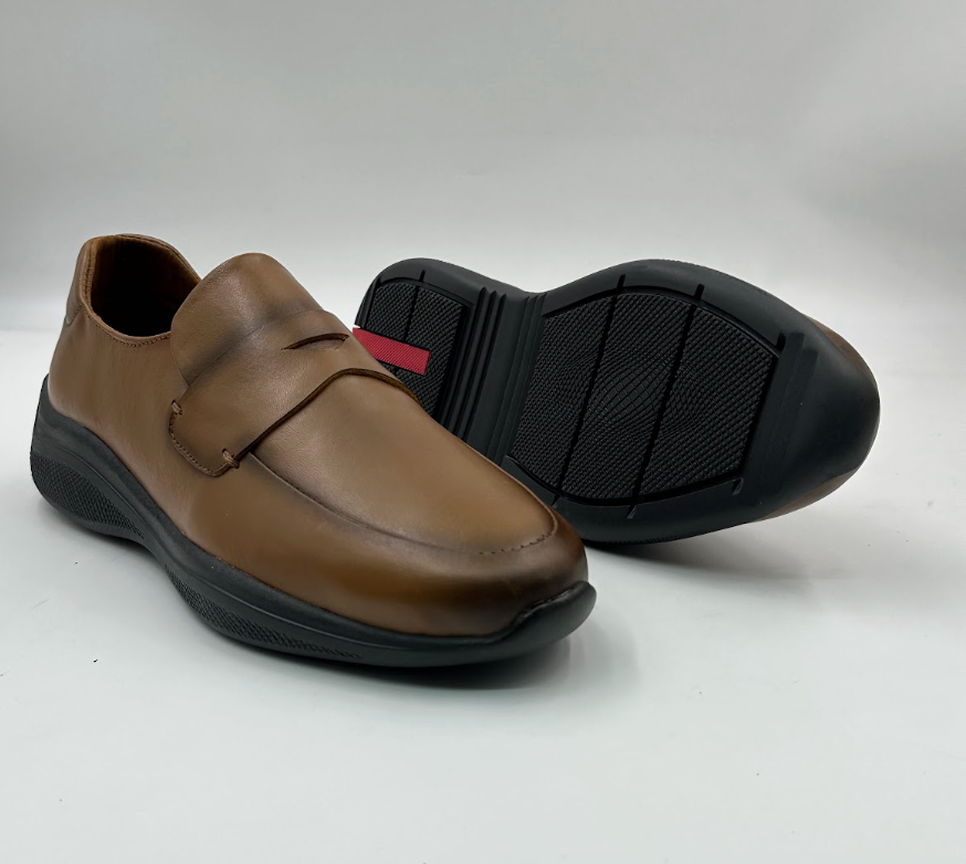Mocassin cuir slip-on - coloris cognac et vue semelle